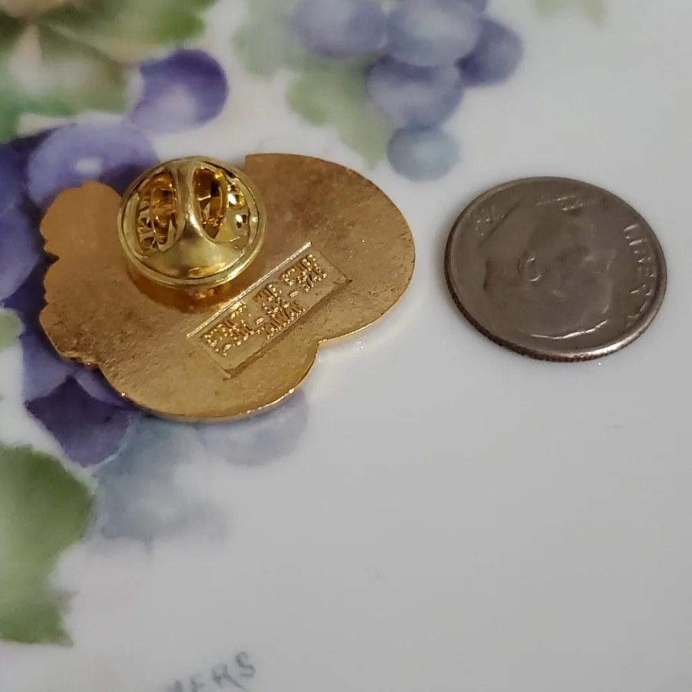 AMERICAN AIRLINES Legacy AA Vintage Easter Spring tulip chick egg pinback HTF - Picture 3 of 4